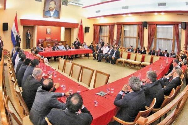 Cartistas y abdistas se reunieron por primera vez en la Junta de Gobierno
