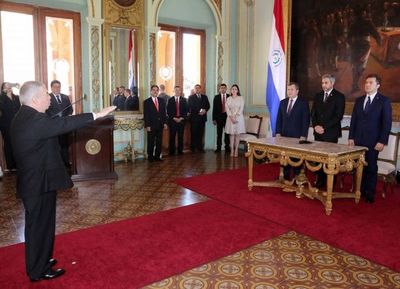 Titular de la Corte participa en juramento de embajador