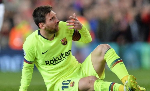 HOY / Messi será examinado tras sufrir un fuerte golpe en el pómulo