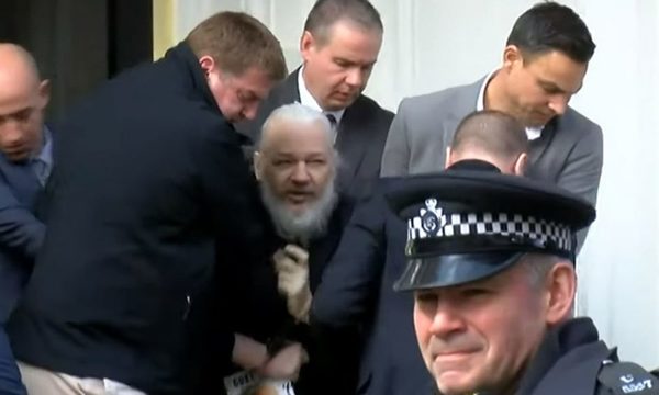 Julian Assange, fundador de WikiLeaks, arrestado por la policía de Londres en embajada de Ecuador