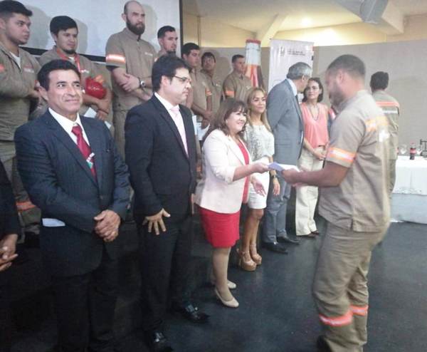 SNPP capacitó a 150 operarios de empresa de refrescos | .::Agencia IP::.