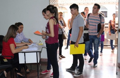 Implementan nuevo sistema informático para transparentar becas para jóvenes | .::Agencia IP::.