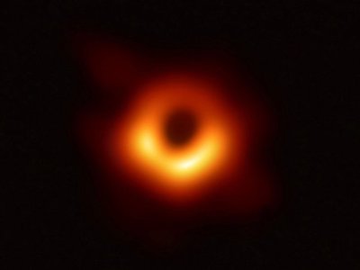 La primera imagen de un agujero negro triunfa en Twitter