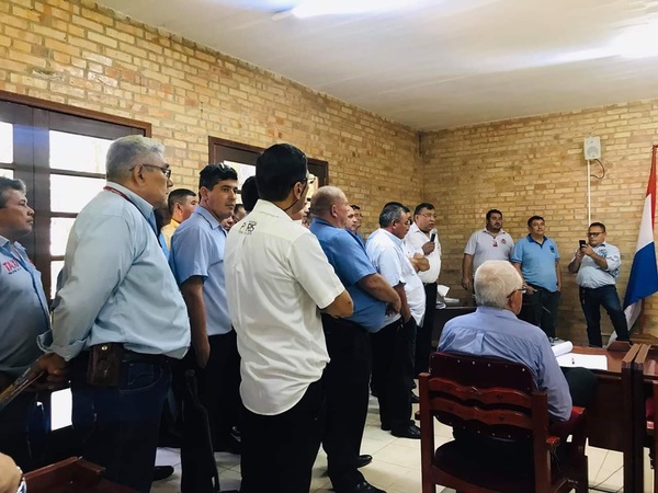 Taxistas rechazan presencia del MUV en CDE y exigen reglamentación a Junta - ADN Paraguayo