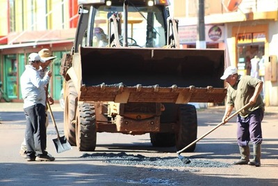 Bachean parte de supercarretera que se encuentra en pésimo estado - ADN Paraguayo