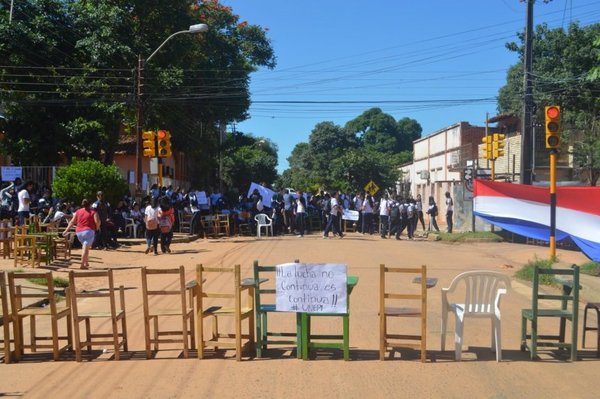 Sentata en San Pedro para exigir culminación de aulas | Paraguay en Noticias