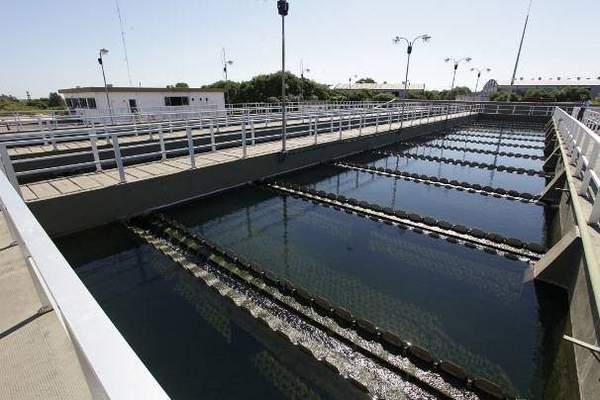 Análisis de ESSAP confirma que no existen contaminantes químicos en río Paraguay - .::RADIO NACIONAL::.