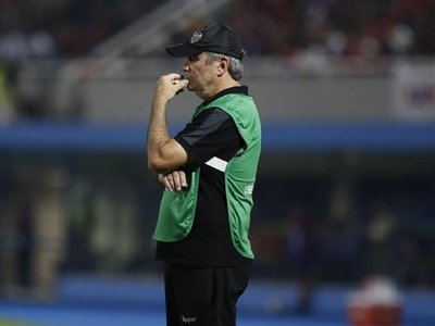 Tras la goleada de Cerro, el Mineiro despide a su entrenador