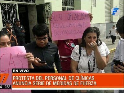 Trabajadores de Clínicas exigen un presupuesto digno