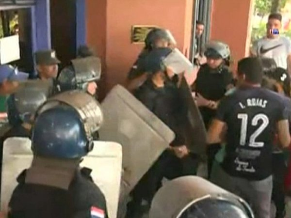 Tensión en J. Augusto Saldívar por denuncias de corrupción | Paraguay en Noticias