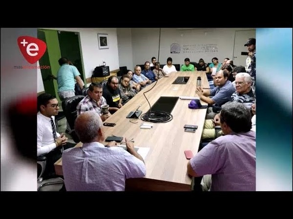 CONSTRUCCION DE ACCESO AL B° CHAIPE: LUIS YD Y VECINOS SE REUNIERON CON TÉCNICOS DE LA EBY