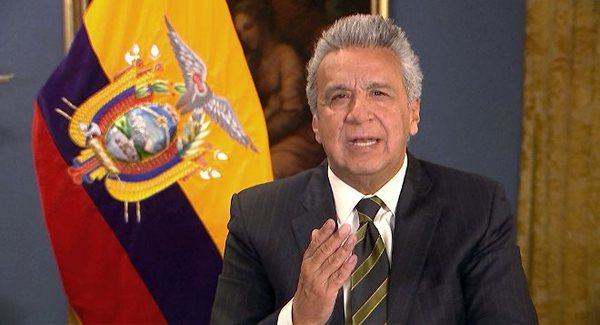 Lenín Moreno asegura que se ha “librado de una piedra en el zapato” al retirar asilo a Assange | .::Agencia IP::.