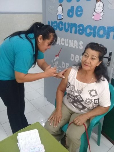 Adultos reciben sus dosis de antigripal en Ayolas | Paraguay en Noticias