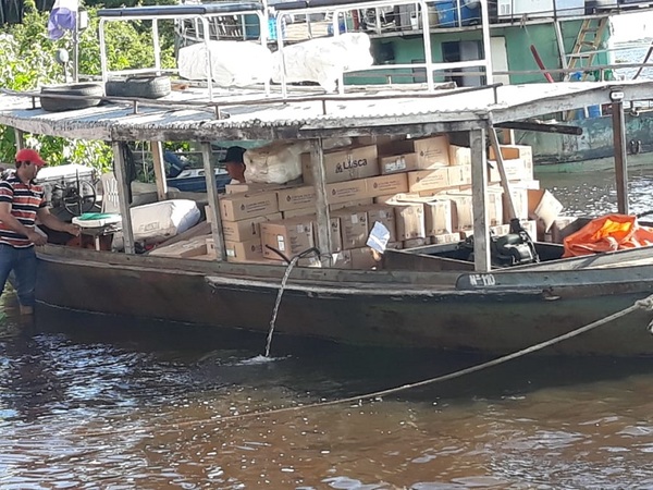 Vía fluvial entregan medicamentos e insumos a servicios de Alto Paraguay - ADN Paraguayo