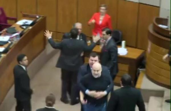 Congreso de la República: Acalorado debate por suspensión de Paraguayo Cubas - C9N