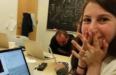 La mujer de 29 años detrás de la histórica foto de un agujero negro - C9N