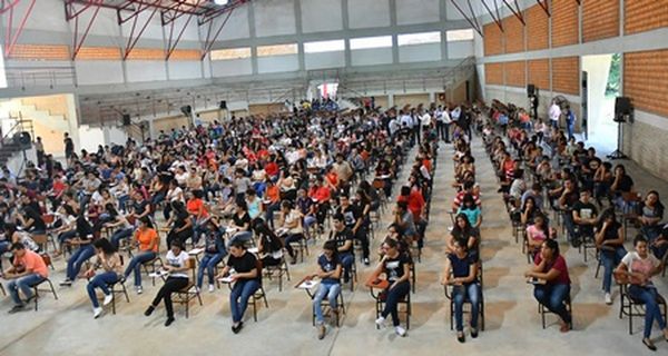Itaipú ya entregó Becas a más de 15 mil jóvenes | Paraguay en Noticias
