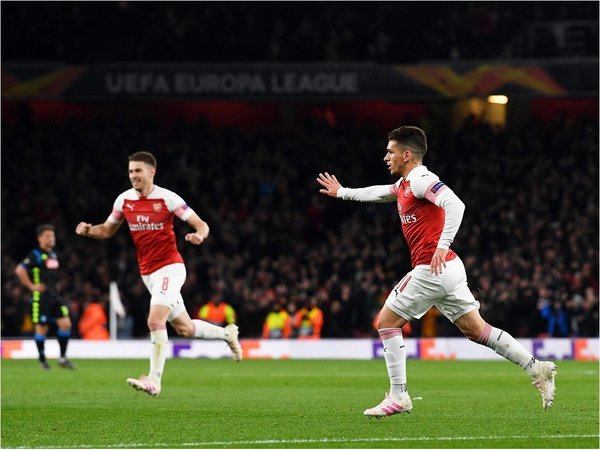 Arsenal logra valioso triunfo ante Napoli