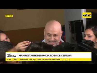 Manifestante denuncia a policía por robo - Tv - ABC Color