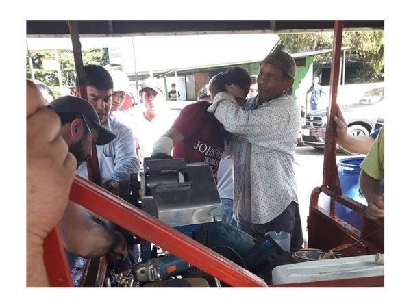 Máquina de hacer mosto "tragó" la mano de un adolescente