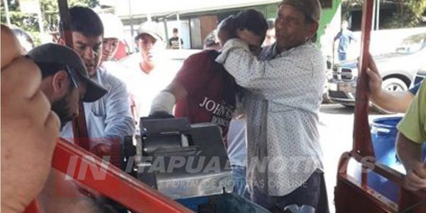 MÁQUINA DE HACER MOSTO “TRAGÓ” LA MANO DE UN ADOLESCENTE