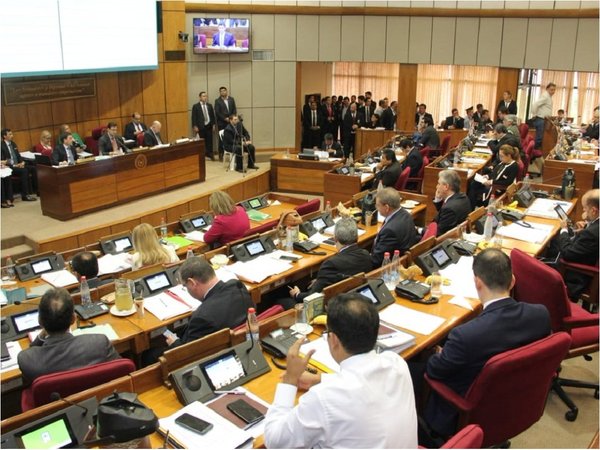 Senado presta acuerdo para ascenso de 11 comisarios y deja de lado a tres