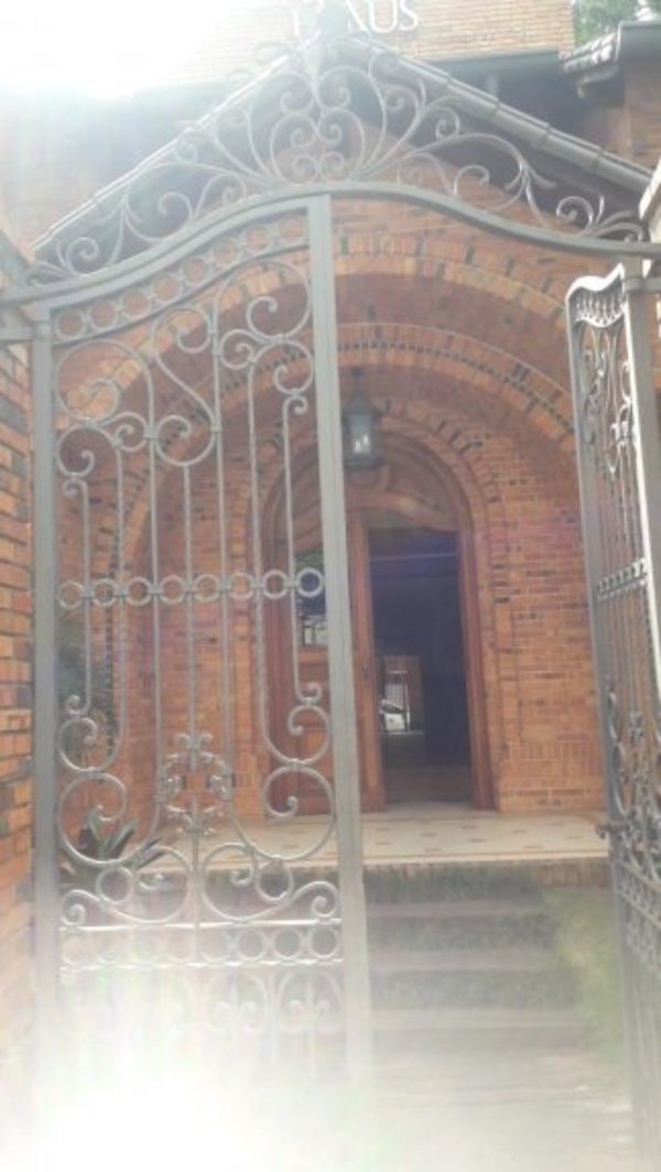 Allanan residencia de empresa de Darío Messer - Nacionales - ABC Color
