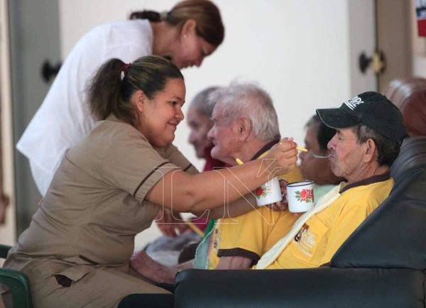 Abuelitos de la calle ya poseen un nuevo hogar