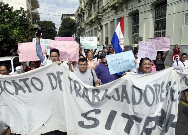 Clínicas reclama G. 40.000 millones más - Edicion Impresa - ABC Color