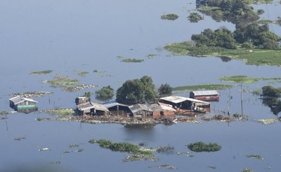 Río sube en Asunción, pero en el norte ya comenzó a bajar caudal - Edicion Impresa - ABC Color