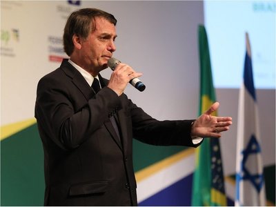 Bolsonaro "facilitará la vida" de cazadores y coleccionistas