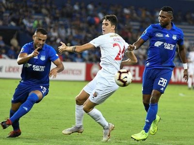 Lara cerca de octavos y Emelec queda con vida artificial