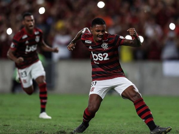 Flamengo asume liderato con un set y roza octavos a costa de San José