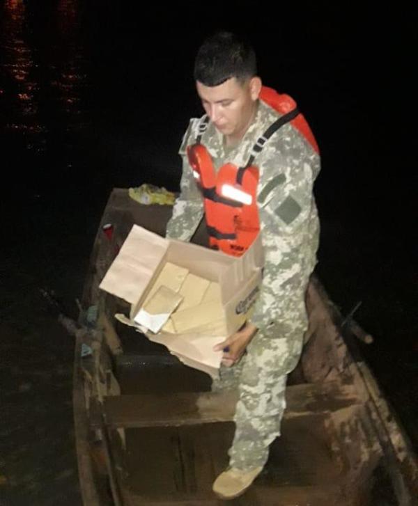Narcotraficantes abandonan casi 9 kilos de marihuana en zona baja del barrio San Rafael
