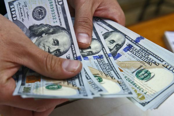 El dólar se fortalece ante desaceleración global