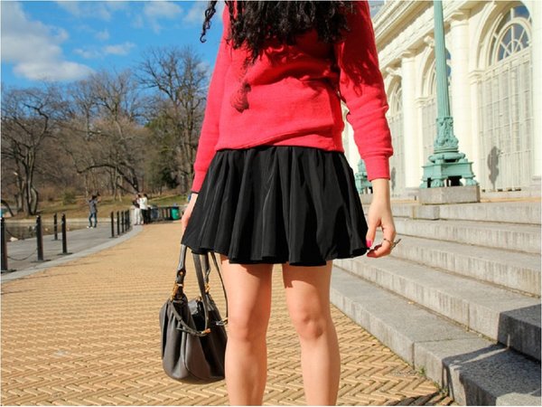 Hacer fotografías por debajo de faldas se convierte en delito