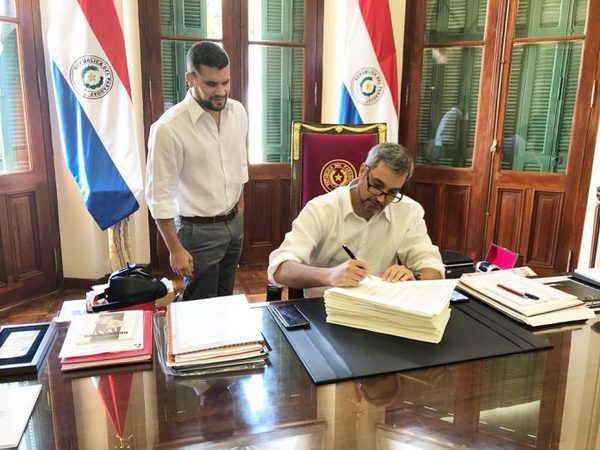 Mario Abdo firma acuerdo para nuevo ministro de la Corte » Ñanduti
