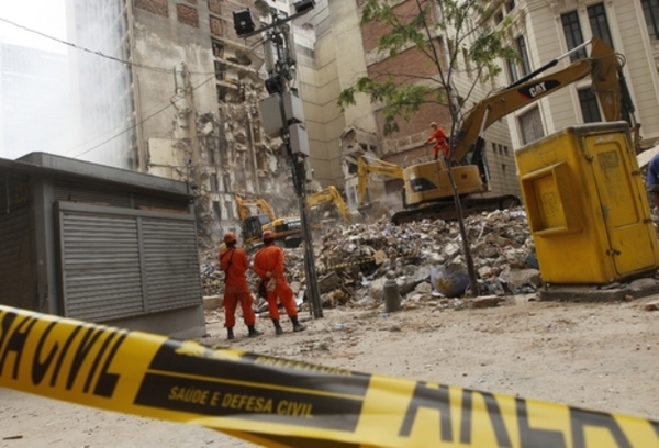 Se derrumban dos edificios en Río de Janeiro | .::Agencia IP::.
