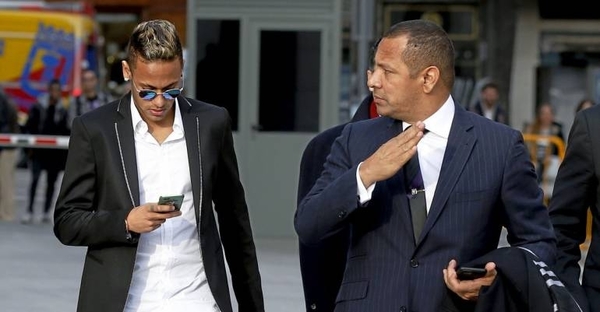 HOY / El padre de Neymar asegura que su hijo no quiere abandonar el PSG