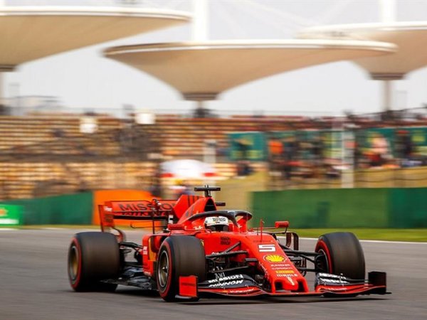 Vettel: "El coche tiene más potencia de la que pensaba"