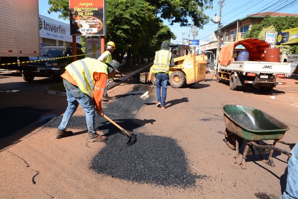 Inician trabajos de bacheo en las calles de Ciudad del Este - ADN Paraguayo
