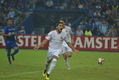 El paraguayo Lorenzo Frutos anota en la Libertadores