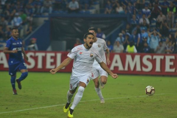 El paraguayo Lorenzo Frutos anota en la Libertadores