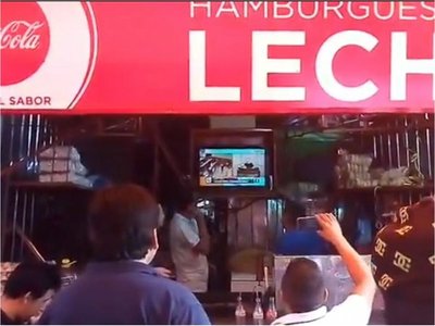 En el Mercado 4 festejaron que Payo bañó a Calé