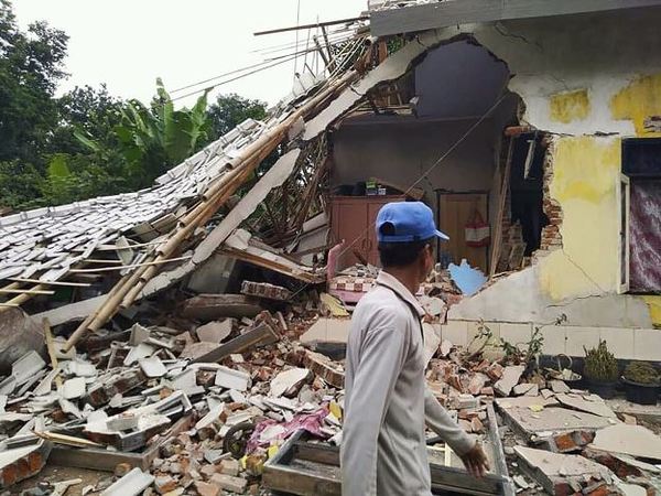 Un terremoto de 6,8 sacude el este de Indonesia | .::Agencia IP::.