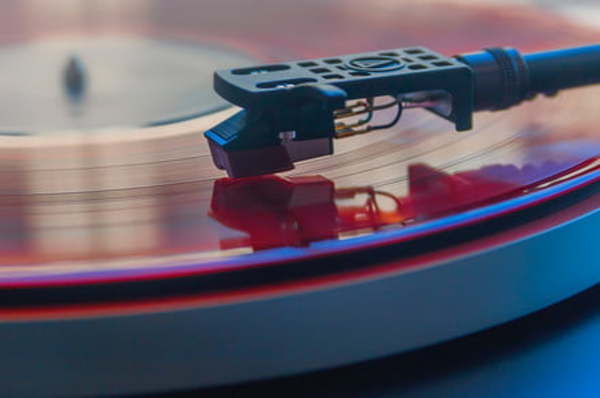 Aprende cómo limpiar discos de vinilo sin dañarlos