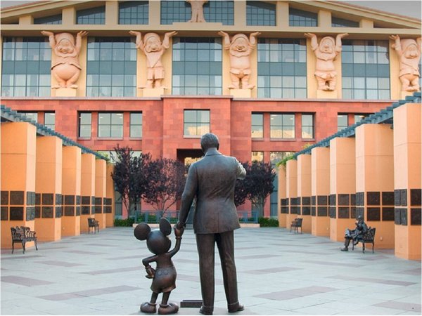 Disney contará con 500 películas en su primer año de servicio streaming