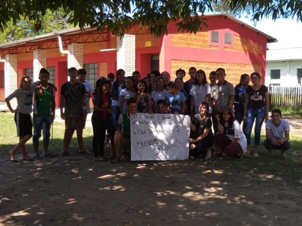 Toma de colegio en Puerto Pinasco: alumnos llevan 5 días de protesta