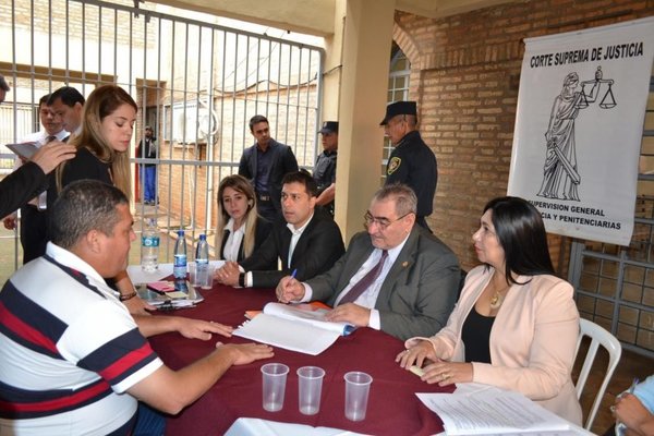 Ministros verificaron situación procesal de internos - Nacionales - ABC Color