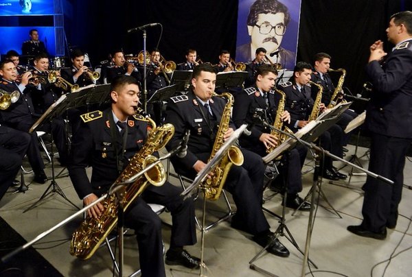 Grupos musicales de la Policía inician su ciclo - Edicion Impresa - ABC Color